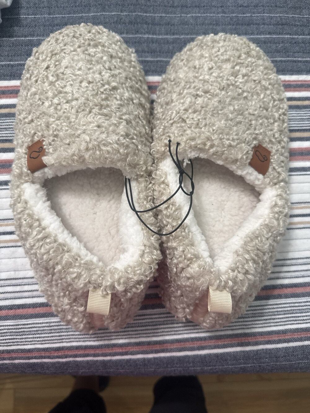 NWT Teddy Sherpa Boucle House Slippers Women’s US 9-10 Cozy Fleece Indoor